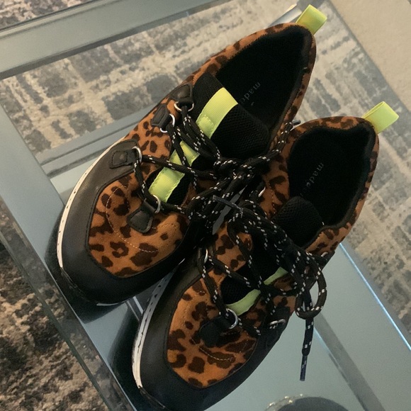 Leopard print and neon sneakers - Picture 3 of 6